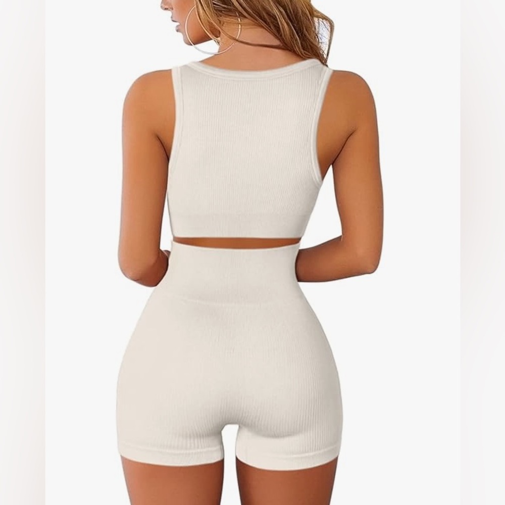 Amazon Seamless Ribbed Two Piece Workout Set - Picture 2 of 3